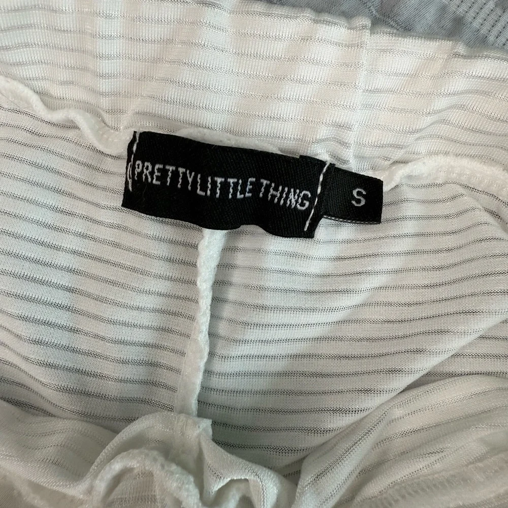 PrettyLittleThing White Flare Pants - Picture 3 of 4